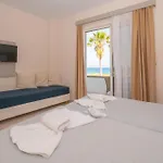 Costa Angela Seaside מלון