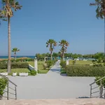 Costa Angela Seaside מלון