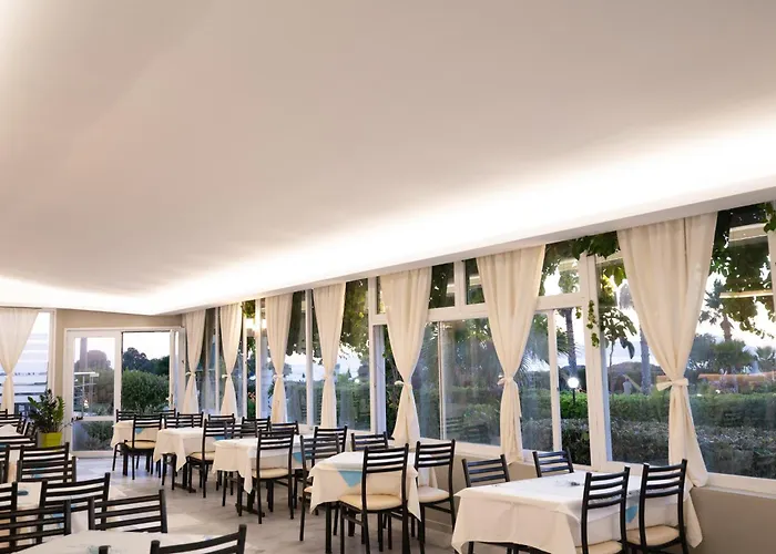 Costa Angela Seaside Hotell 3*