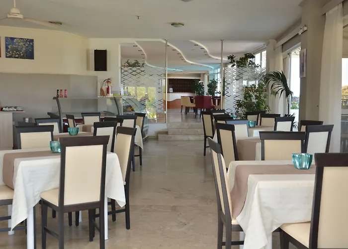 Costa Angela Seaside Hotell 3*